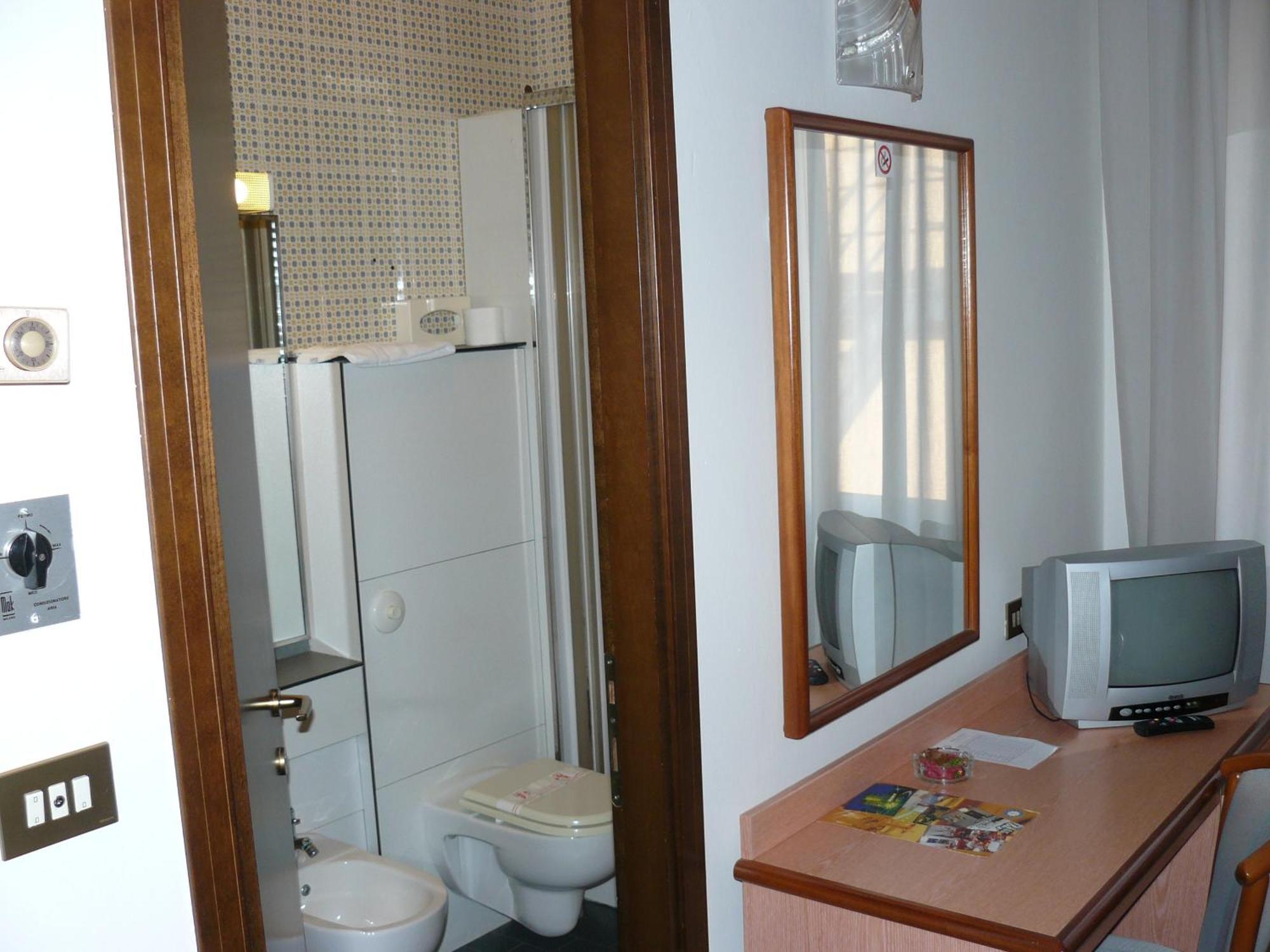 Confidence Hotel Europa Cento  Pokoj fotografie